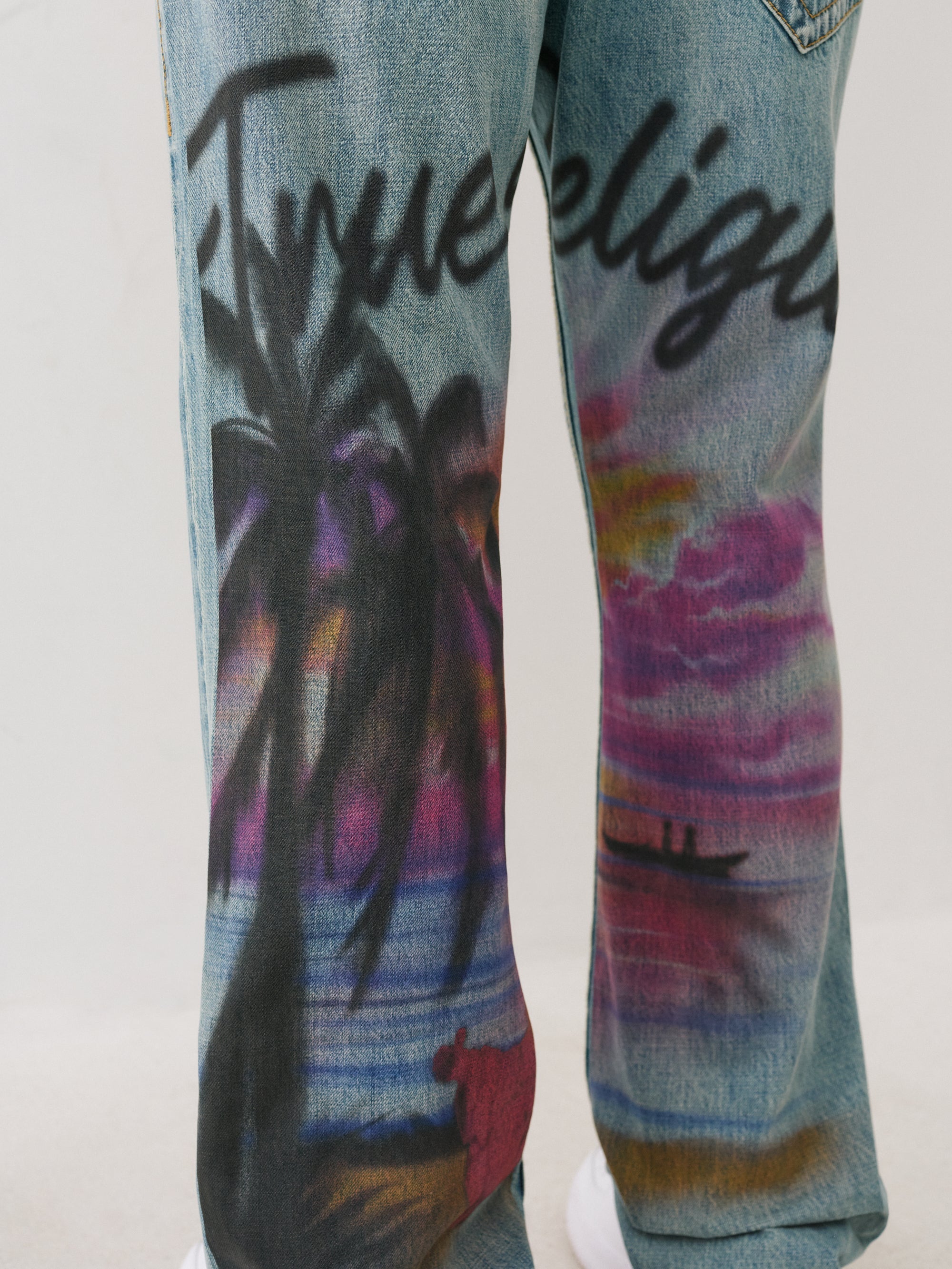 True Religion Airbrush Ricky Sn Flap 34In Buffalo Trail Light Wash