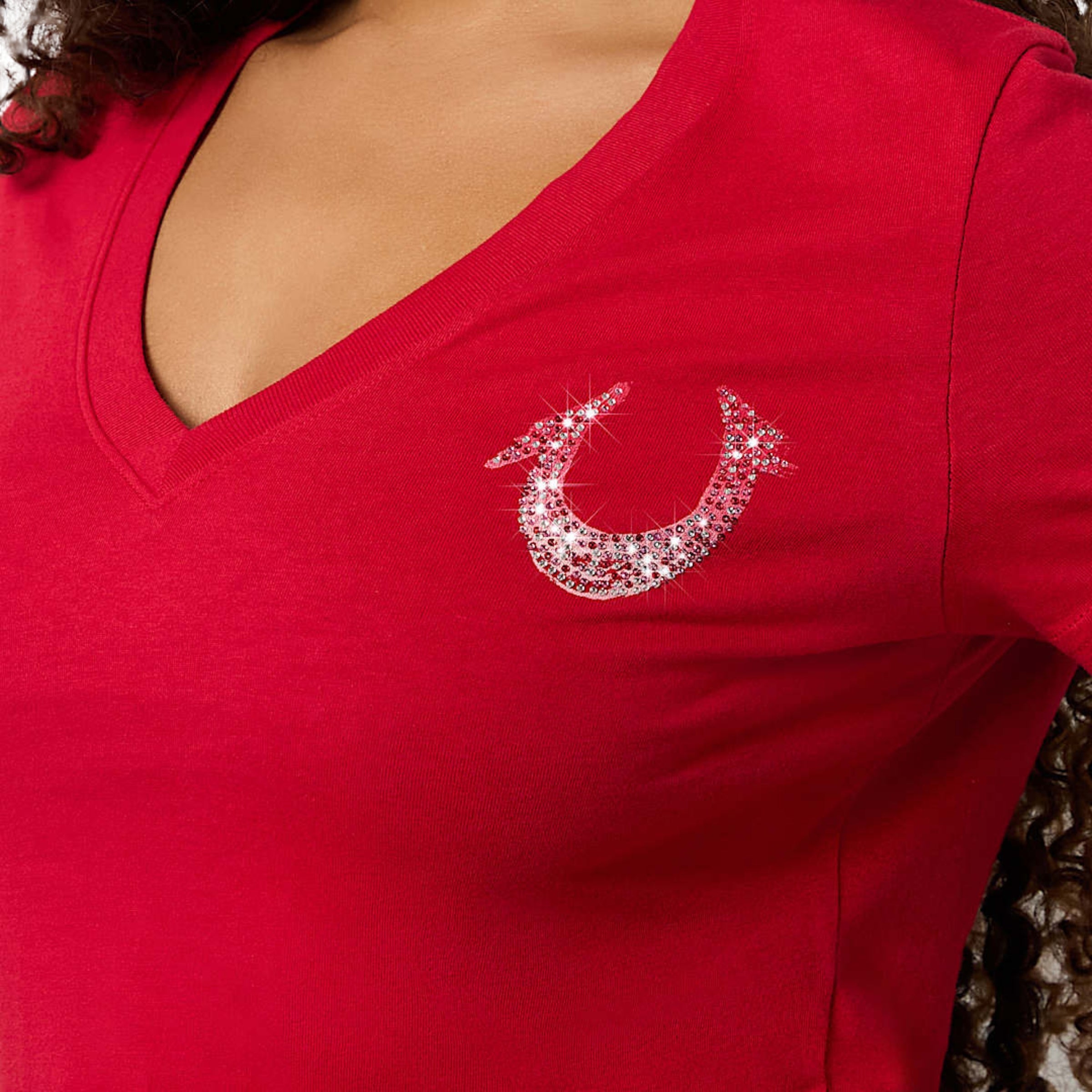 TRUE RELIGION HS OMBRE CRYSTALS V NECK TEE APPLE RED