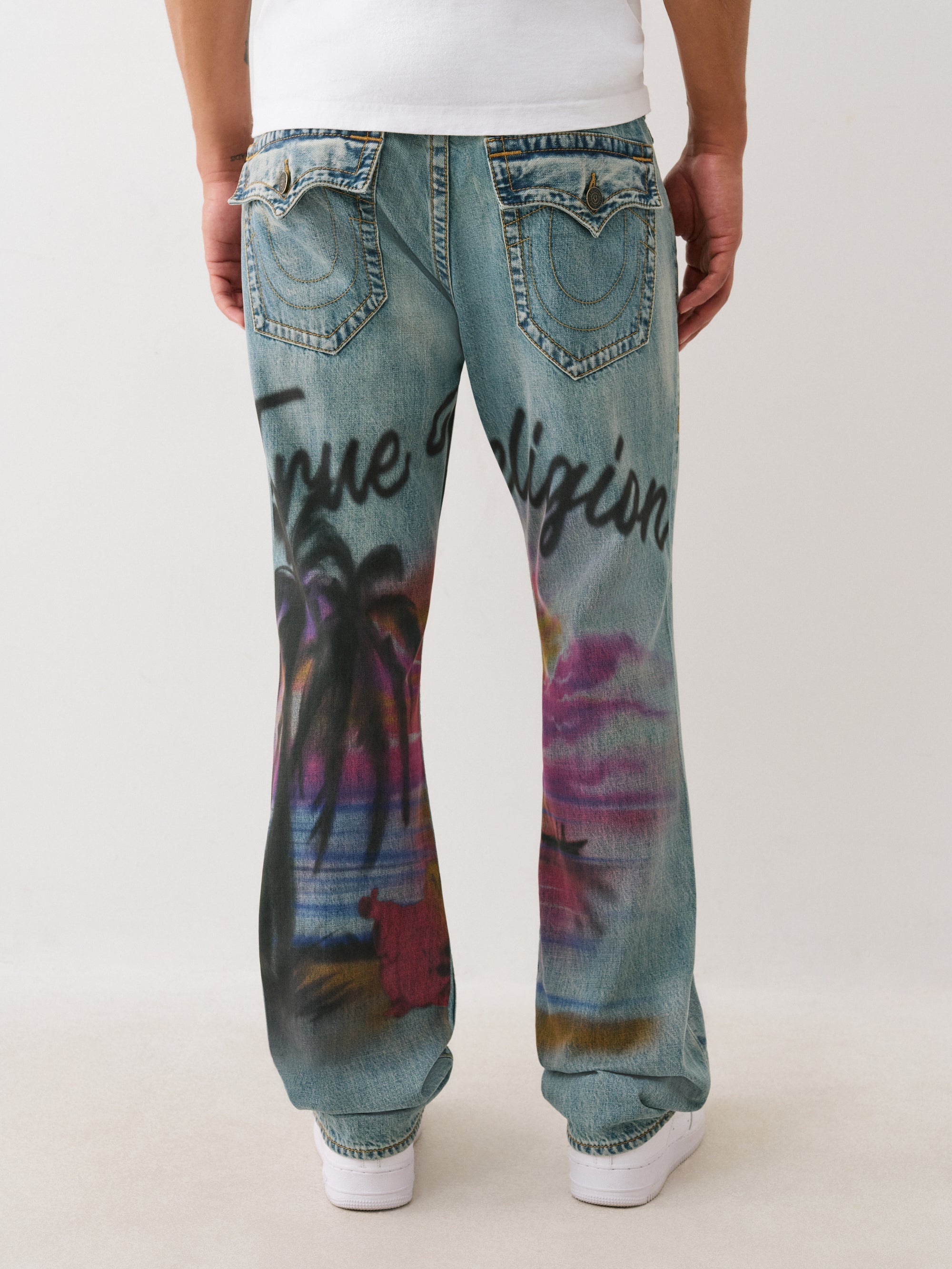 True Religion Airbrush Ricky Sn Flap 34In Buffalo Trail Light Wash